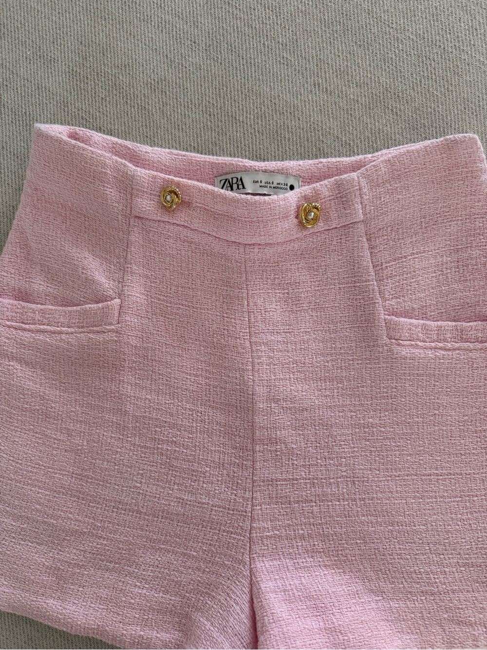 Zara Pale Pink Textured High-Waist Shorts with Gold Buttons - Picture 2 of 3